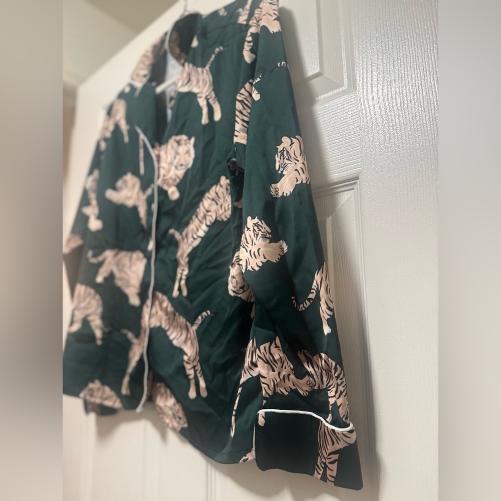Averie two-piece Tiger Print Pajama Set in Emerald Green - Picture 9 of 13